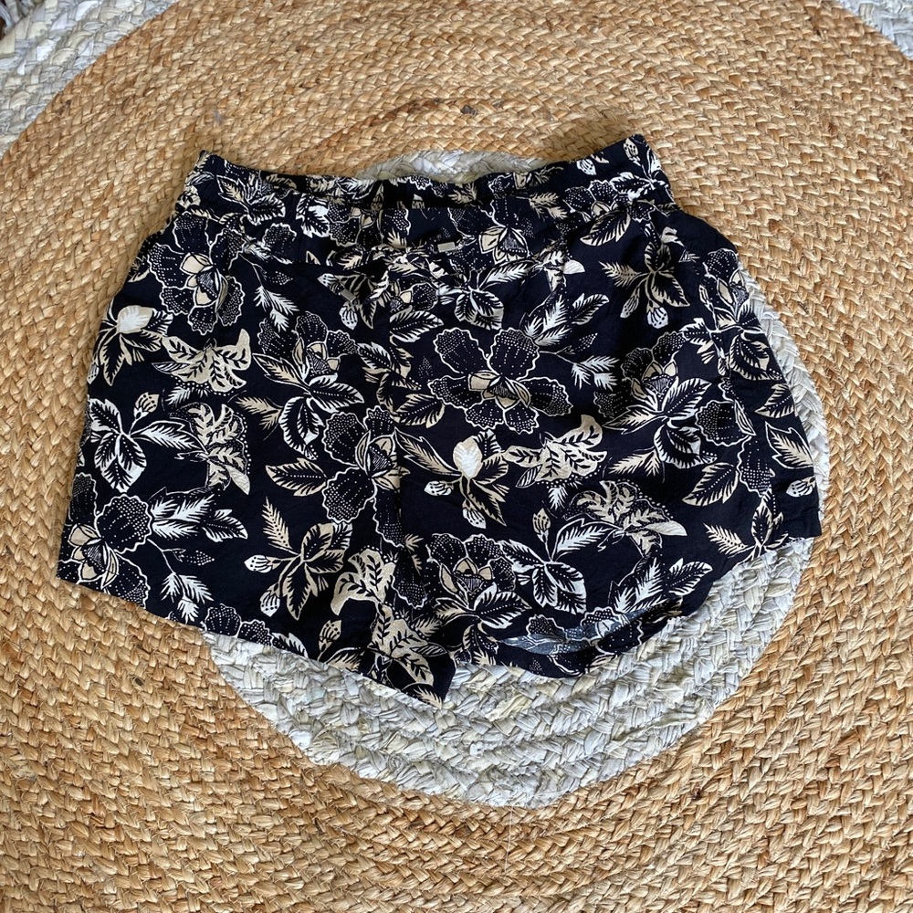 Old Navy Women’s Floral Soft Shorts XS